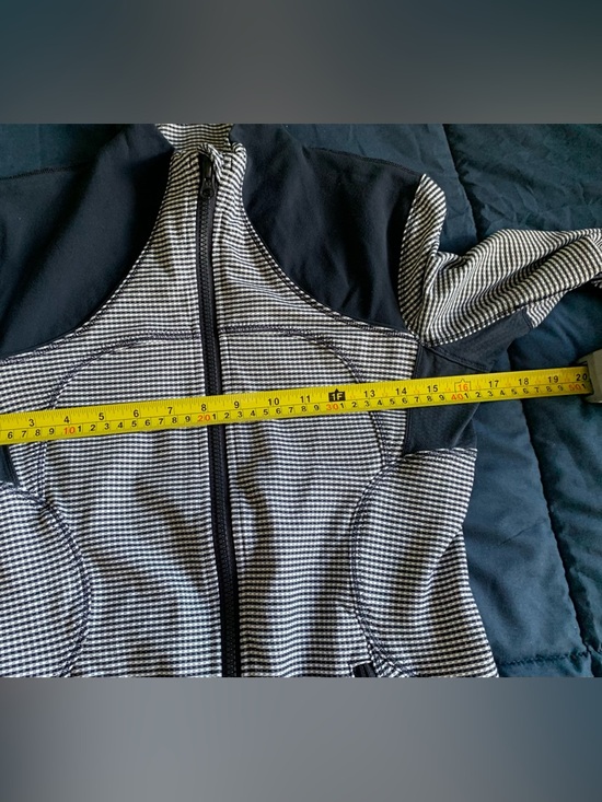 Lululemon Forme Jacket Size 6 - Picture 11 of 13